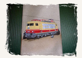 E-103 auf Seidenkrawatte